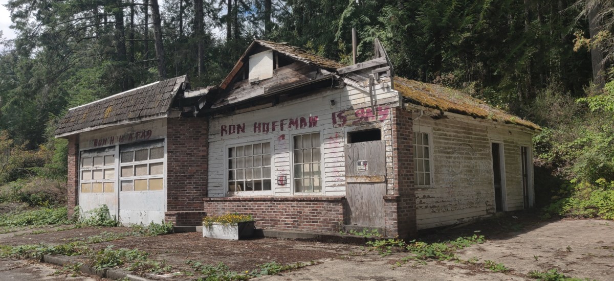 Americana: Gas Station